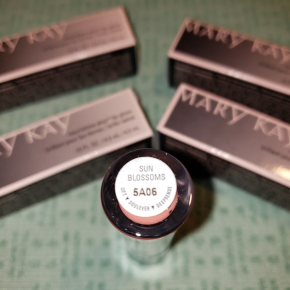 Mary Kay Sun Blooms Lip Gloss - Picture 2 of 3